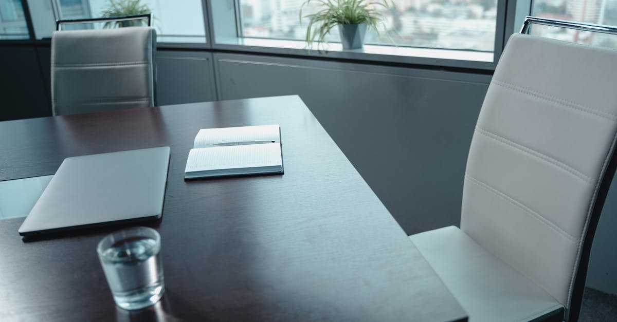 現代的なビジネスオフィスの風景