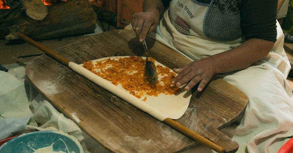 手作りのお菓子と食卓のイメージ