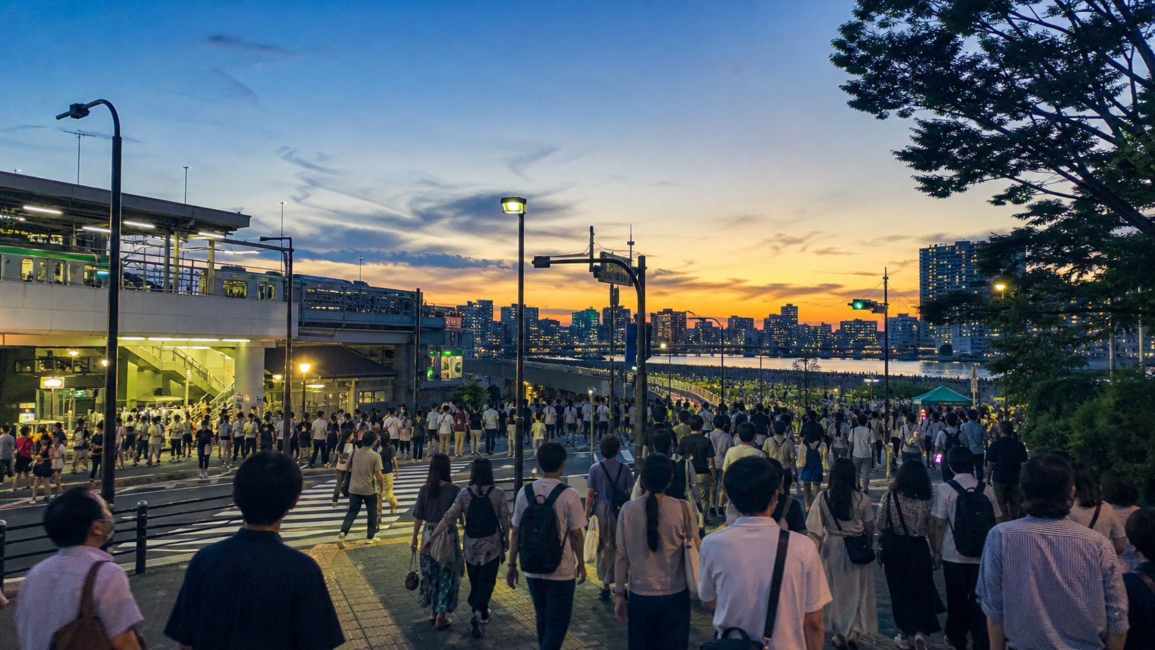 足立の花火2026の駅混雑と帰り方をイメージした夕方の人の流れ