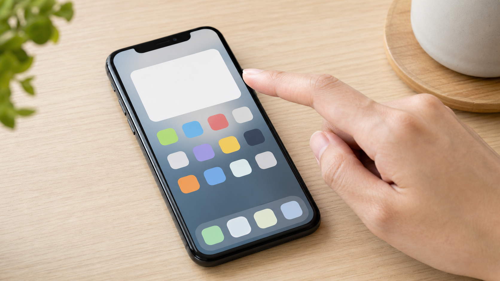 嵐ウィジェットが消えた画面を確認するスマホ
