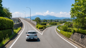 高速道路と一般道の分岐点へ向かう車