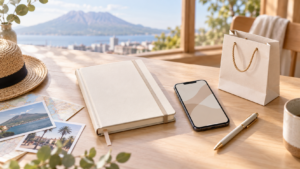 来店予定の手帳とスマートフォン、小さなギフト袋のイメージ