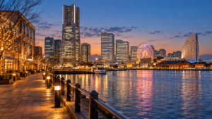 冬のみなとみらいへのお出かけをイメージした港町の風景